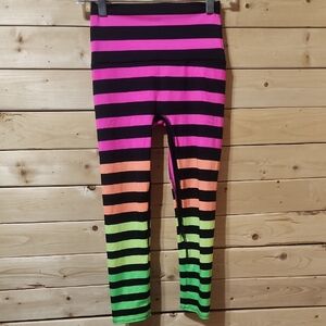 K-Deer Capri Striped Leggings Size Small